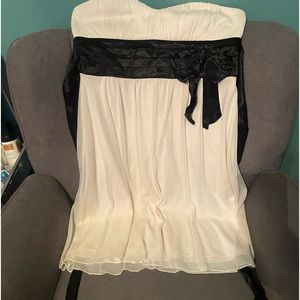 SPEECHLESS STRAPLESS DRESS - OFF WHITE/CREAM BLACK TIE RIBBON BACK, BOW IN FRONT